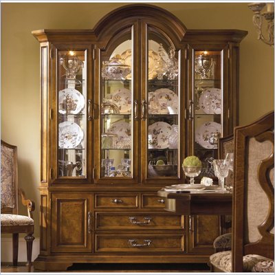 Stanley Furniture Tre Venti Oak Grande Palazzo China Cabinet in Caramel