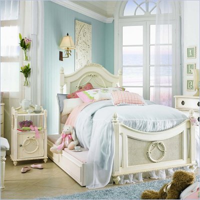 Lea Emma's Treasure Kids Wood Poster Bed 3 Piece Bedroom Set in Vintage White