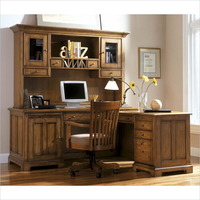 Riverside Furniture Woodland's Oak L-Shape Computer Desk in Canyon Oak