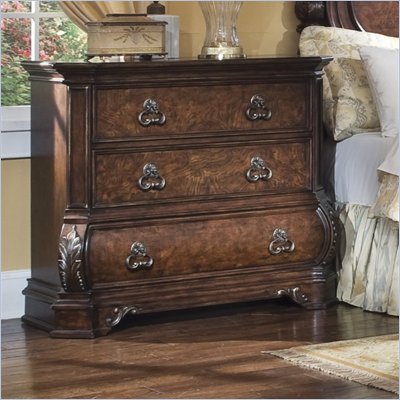 Pulaski Wellington Manor 3 Drawer Bachelor's Chest in Cherry