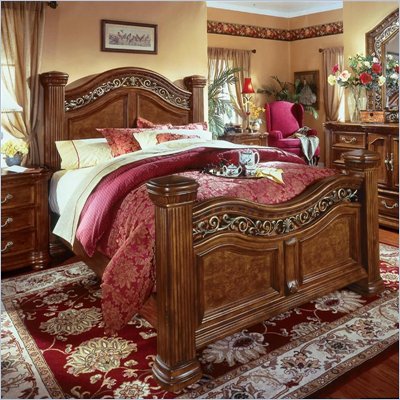 Wynwood Cordoba Queen Mansion Bed in Burnished Pine