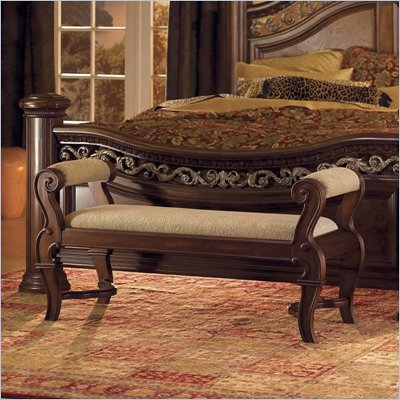 Wynwood Granada Bench in Cordillera Pine Finish
