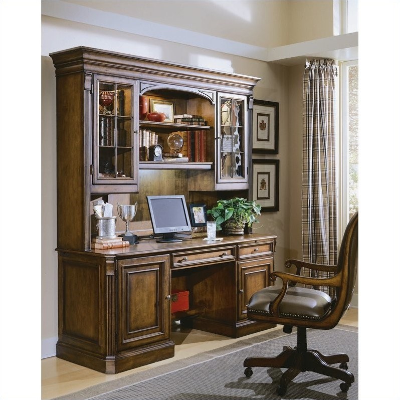 Hooker Furniture Brookhaven Credenza in Clear Cherry