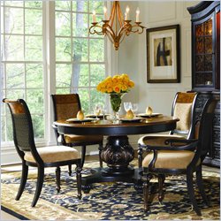 Hooker Furniture North Hampton Round Pedestal Table with 20 Leaf