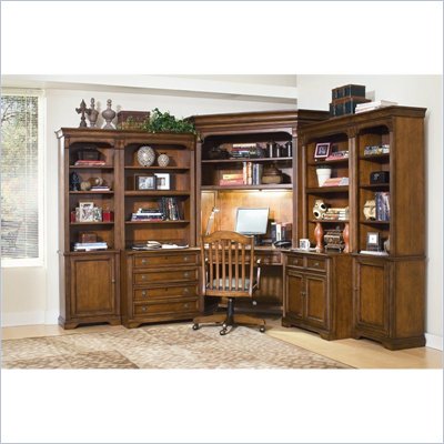 Hooker Furniture Brookhaven Corner Hutch  in Clear Cherry