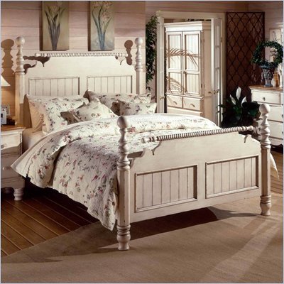 Hillsdale Wilshire Wood Poster Bed 3 Piece Bedroom Set in Antique White