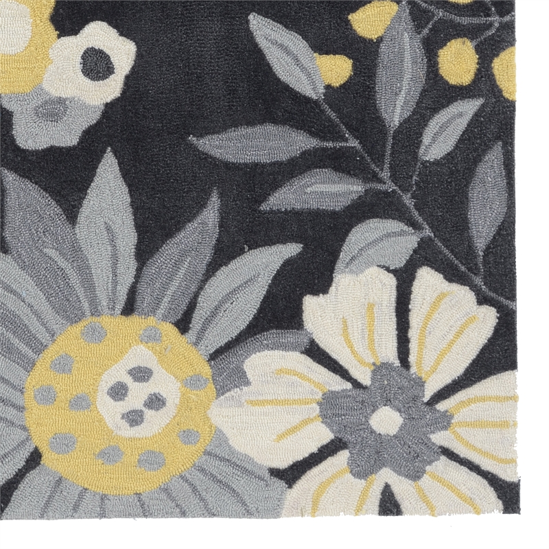 Linon Tripoli Wildflower Hand Tufted Polyester 5'x7' Rug in Gray