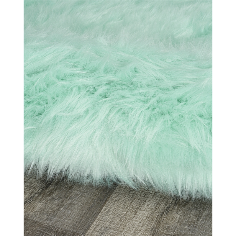 Linon Shep Faux Fur Tufted Acrylic 5'x7' Rug in Blue