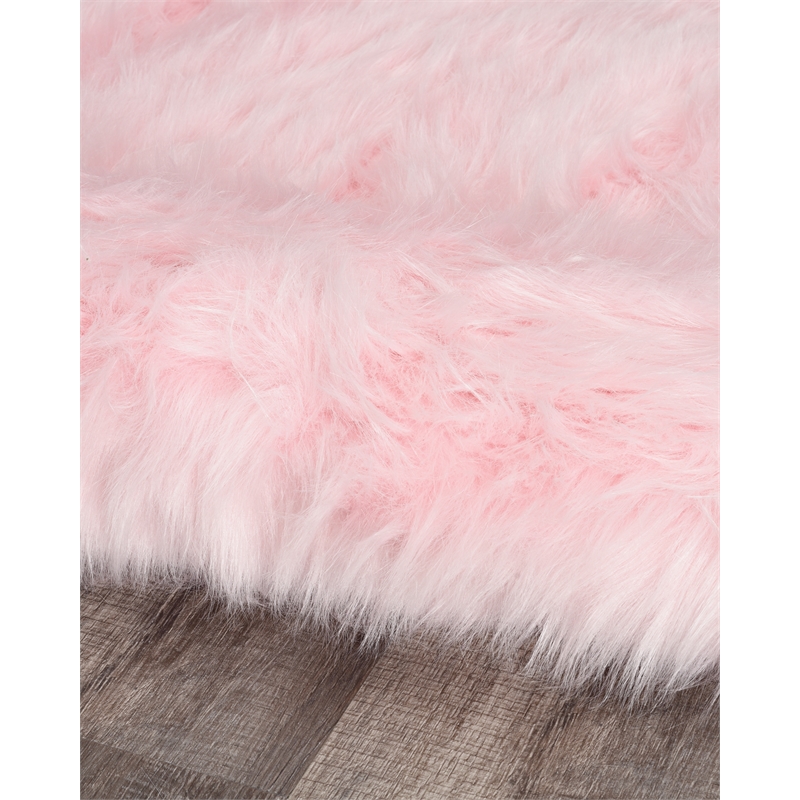 Linon Shep Faux Fur Tufted Acrylic 5'x7' Rug in Pink