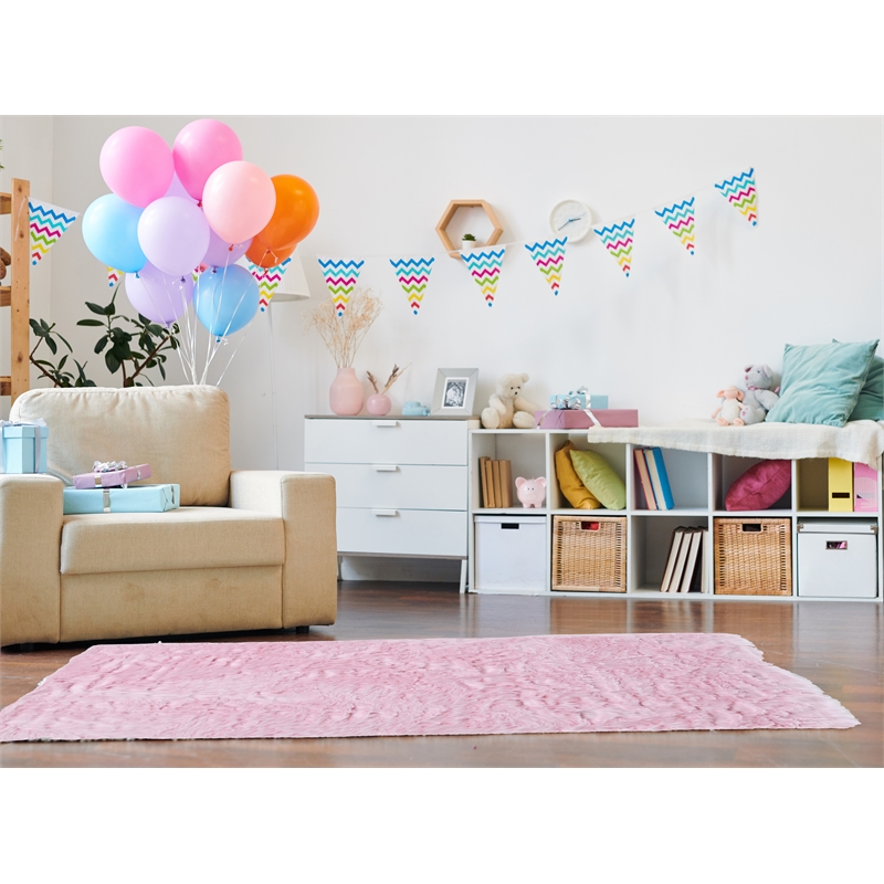 Linon Shep Faux Fur Tufted Acrylic 5'x7' Rug in Pink