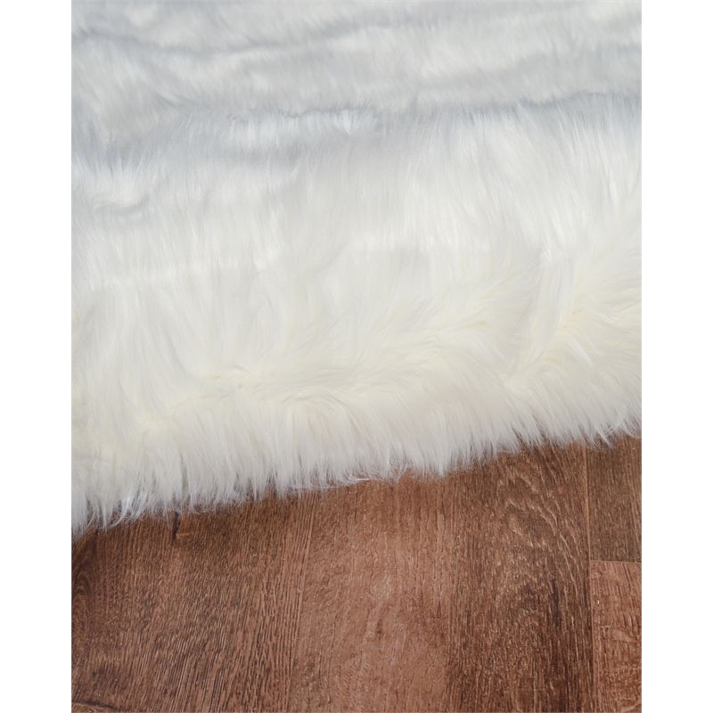 Linon Shep Faux Fur Tufted Acrylic 3'x5' Rug in White
