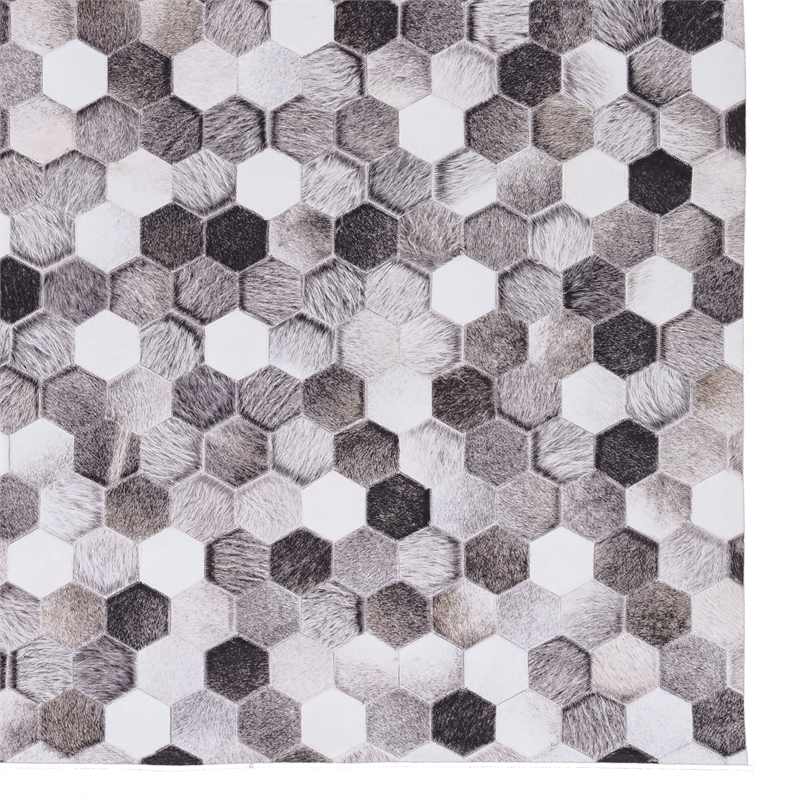 Linon Laredo Montez Woven Polyester 3'x5' Rug in Gray
