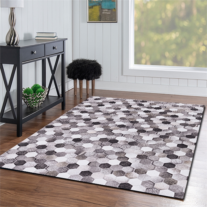 Linon Laredo Montez Woven Polyester 5'x7' Rug in Gray