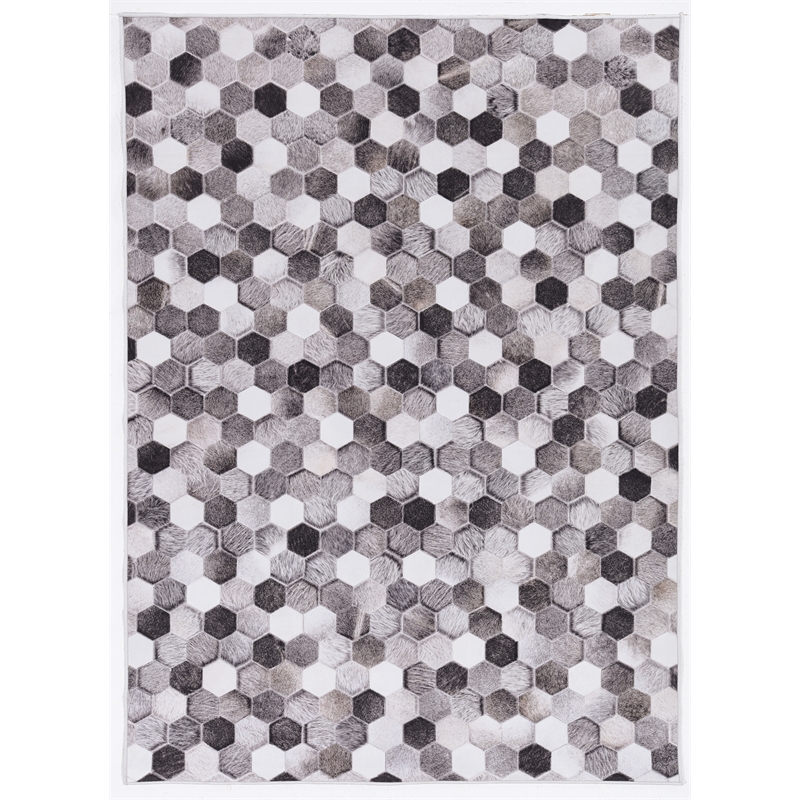 Linon Laredo Montez Woven Polyester 5'x7' Rug in Gray