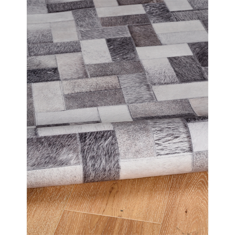 Linon Laredo Burke Woven Polyester 5'x7' Rug in Gray