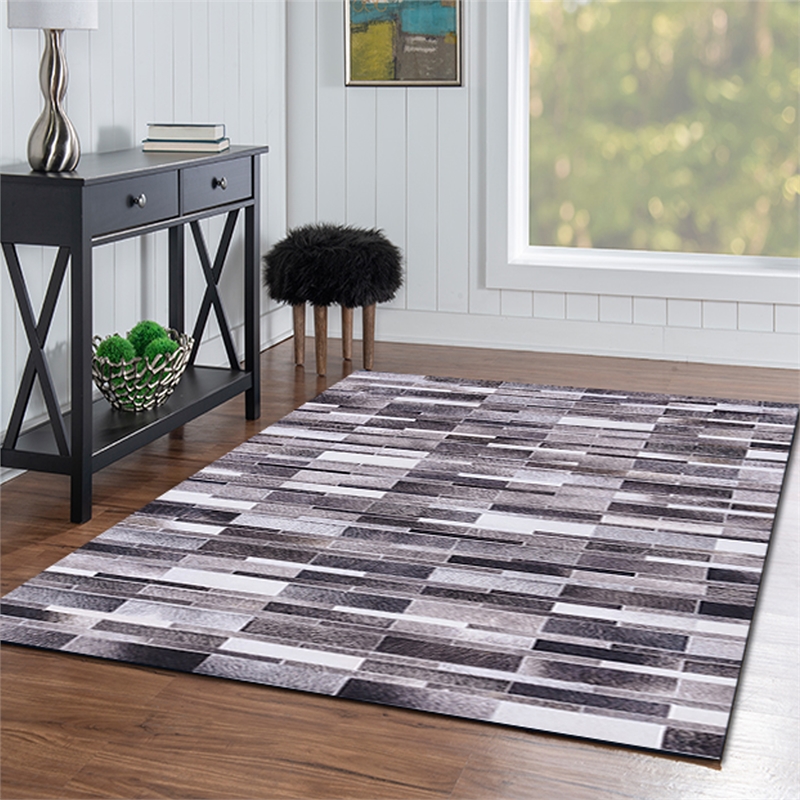 Linon Laredo Sontag Woven Polyester 5'x7' Rug in Gray