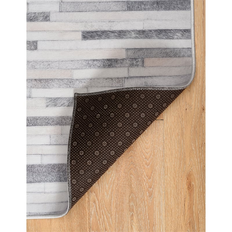Linon Laredo Tanner Woven Polyester 5'x7' Rug in Gray