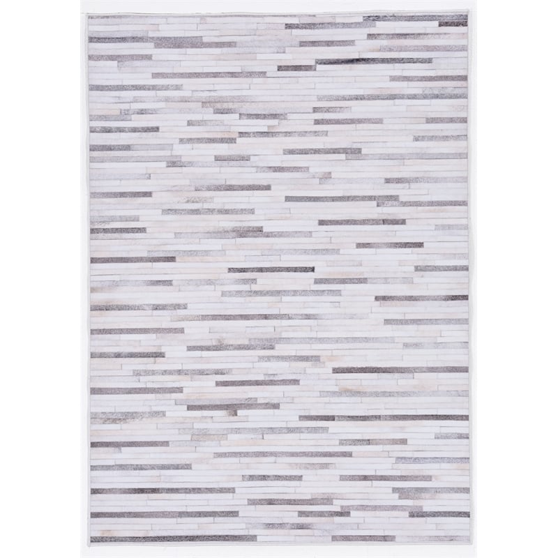Linon Laredo Tanner Woven Polyester 5'x7' Rug in Gray