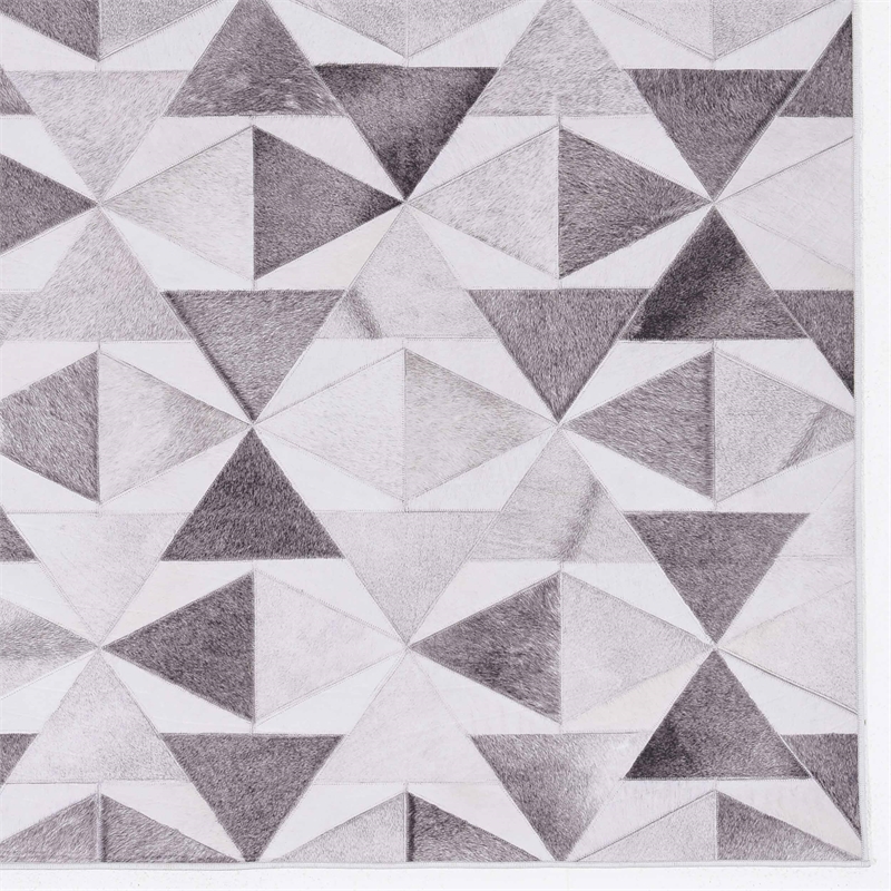 Linon Laredo Trenton Woven Polyester 5'x7' Rug in Gray