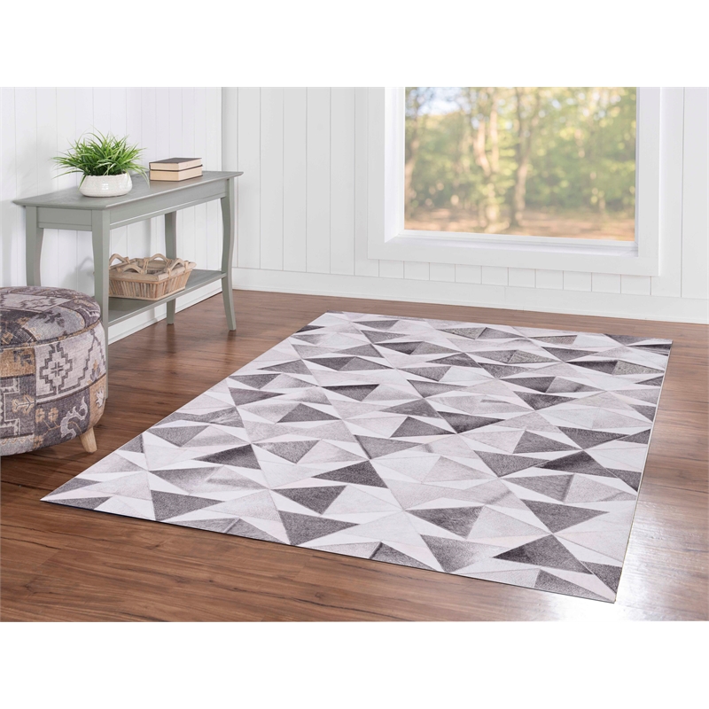 Linon Laredo Trenton Woven Polyester 5'x7' Rug in Gray