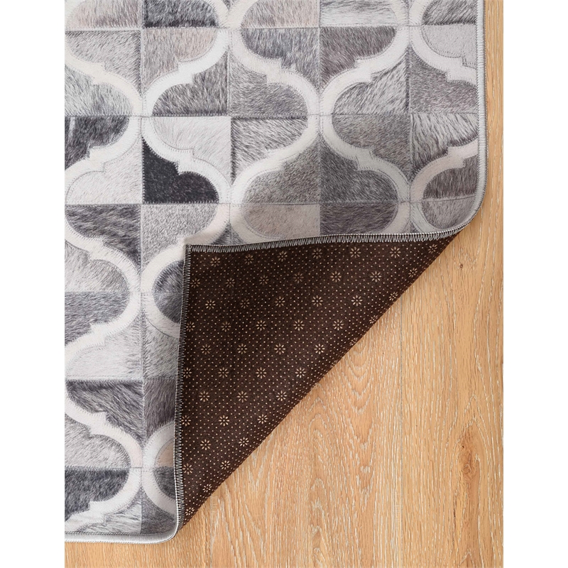 Linon Laredo Brim Woven Polyester 5'x7' Rug in Gray