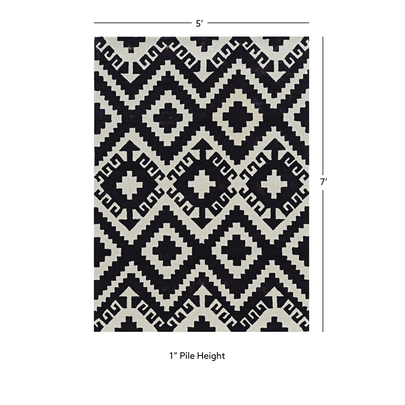 Linon Tripoli Spacely Polyester 5'x7' Rug in Ivory and Black