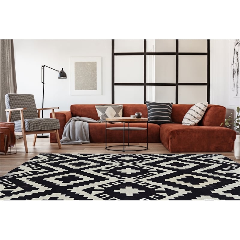 Linon Tripoli Spacely Polyester 8'x10' Rug in Ivory and Black