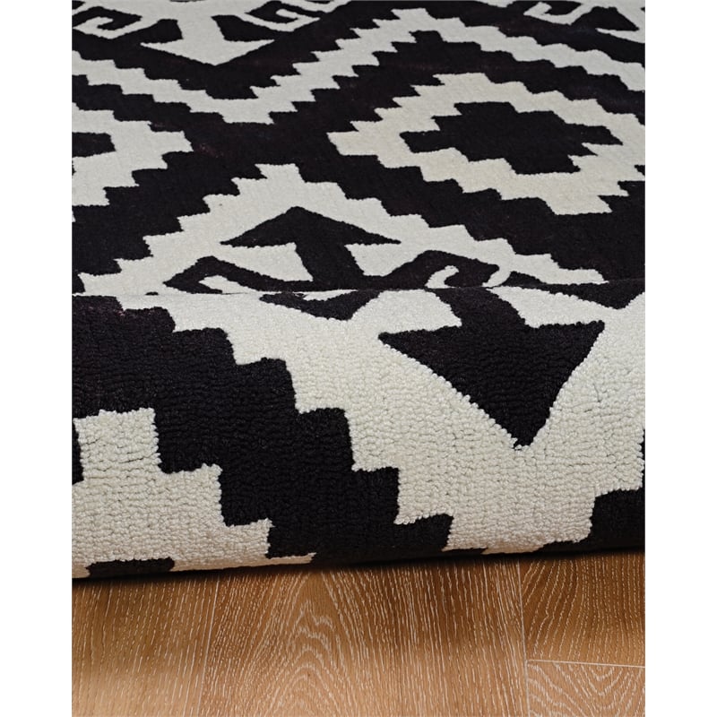 Linon Tripoli Spacely Polyester 8'x10' Rug in Ivory and Black