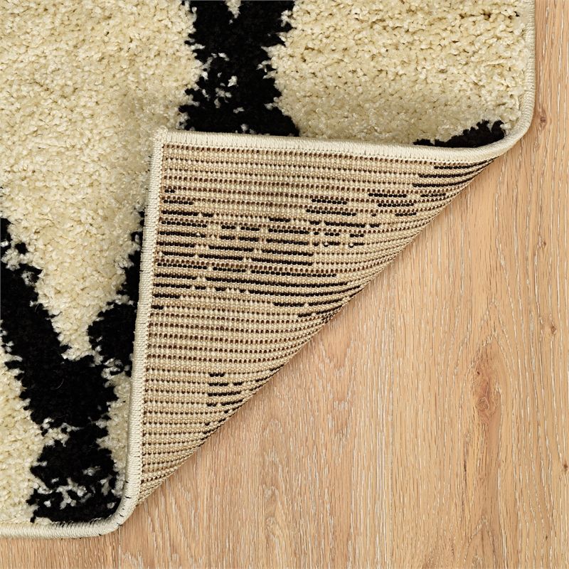 Linon Morrocan Marrakes Polypropylene 3'x5' Rug in Ivory and Black