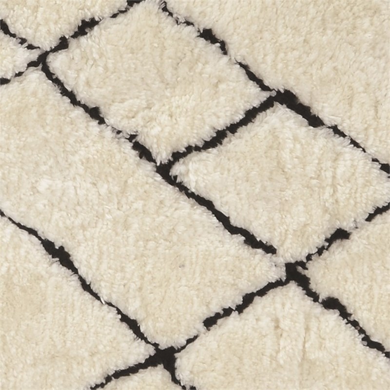 Linon Morocco Sahara Shag Polyester 8'x10' Rug in Ivory and Black