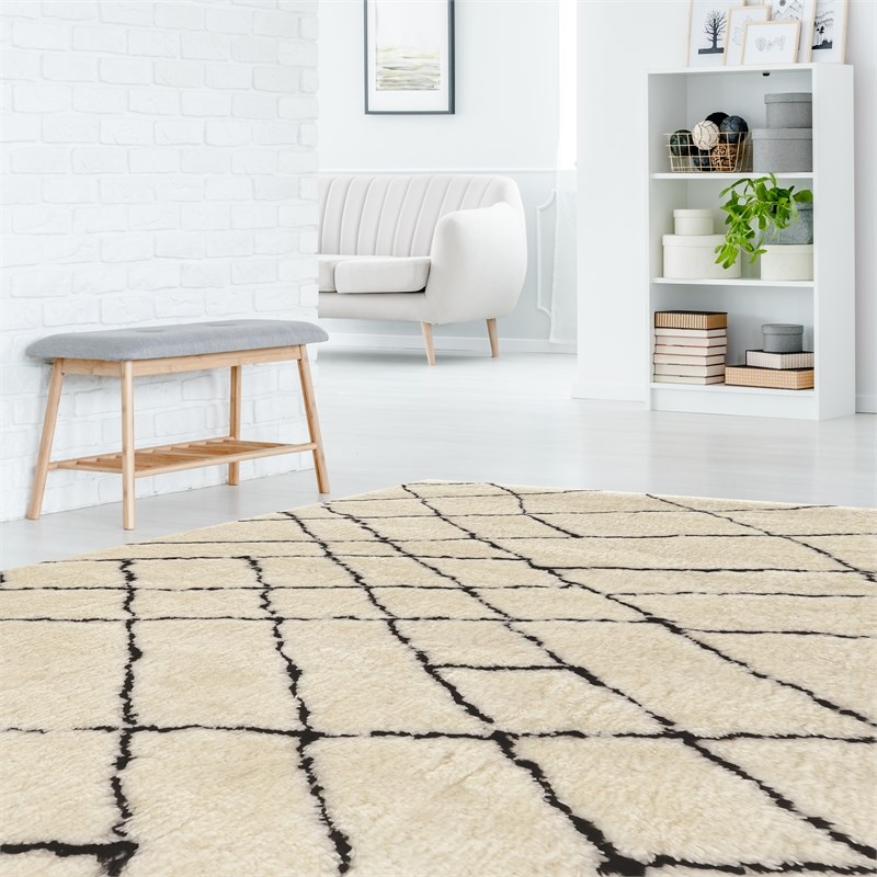 Linon Morocco Sahara Shag Polyester 8'x10' Rug in Ivory and Black