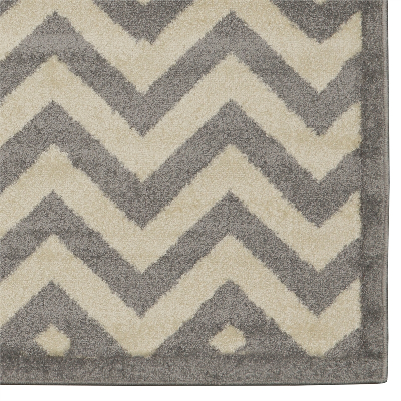 Linon Corfu Chevron Polypropylene 4'4