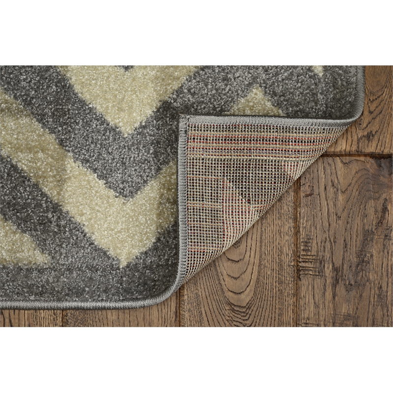 Linon Corfu Chevron Polypropylene 4'4