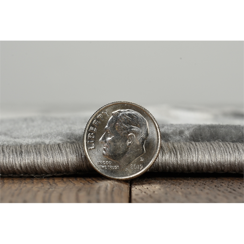 Linon Evolution Trellis Vintage Polyester 8' Round Rug in Gray