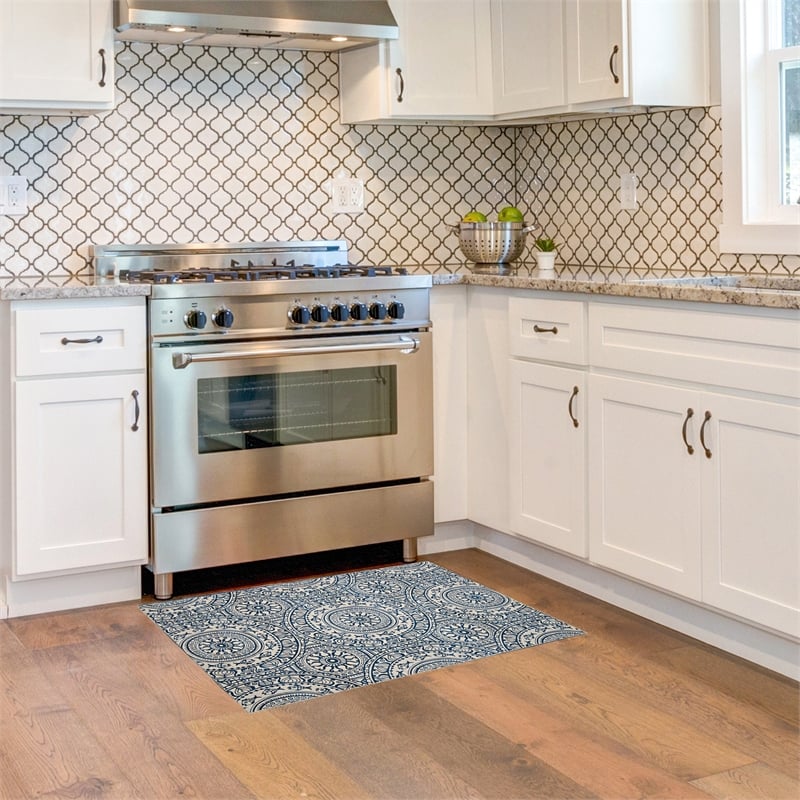 Linon Indoor Outdoor Machine Washable Doria Accent 2'x3' Rug in Smoke Gray