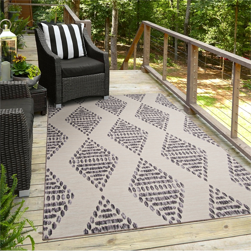 Linon Indoor Outdoor Machine Washable Ezili Area 5'x7' Rug in Ivory and Brown