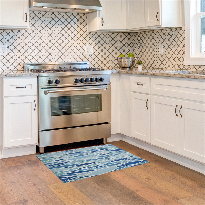 Linon Indoor Outdoor Machine Washable Kai Accent 2'x3' Rug in Blue and Ivory