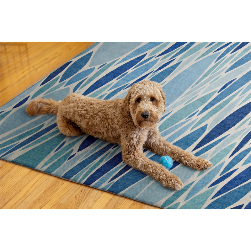 Linon Indoor Outdoor Machine Washable Kai Area 7'x9' Rug in Blue and Ivory