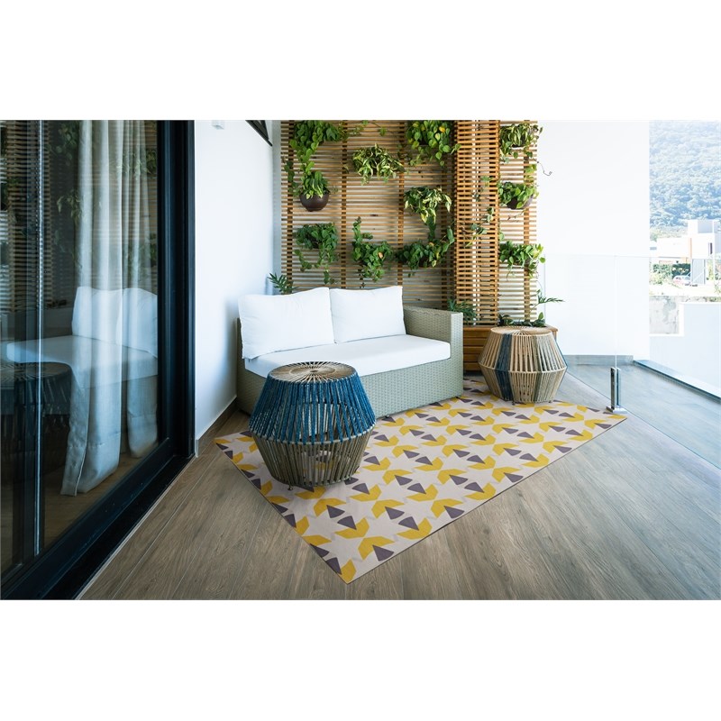 Linon Indoor Outdoor Machine Washable Lucia Polyester Accent 3'x5' Rug in Ivory