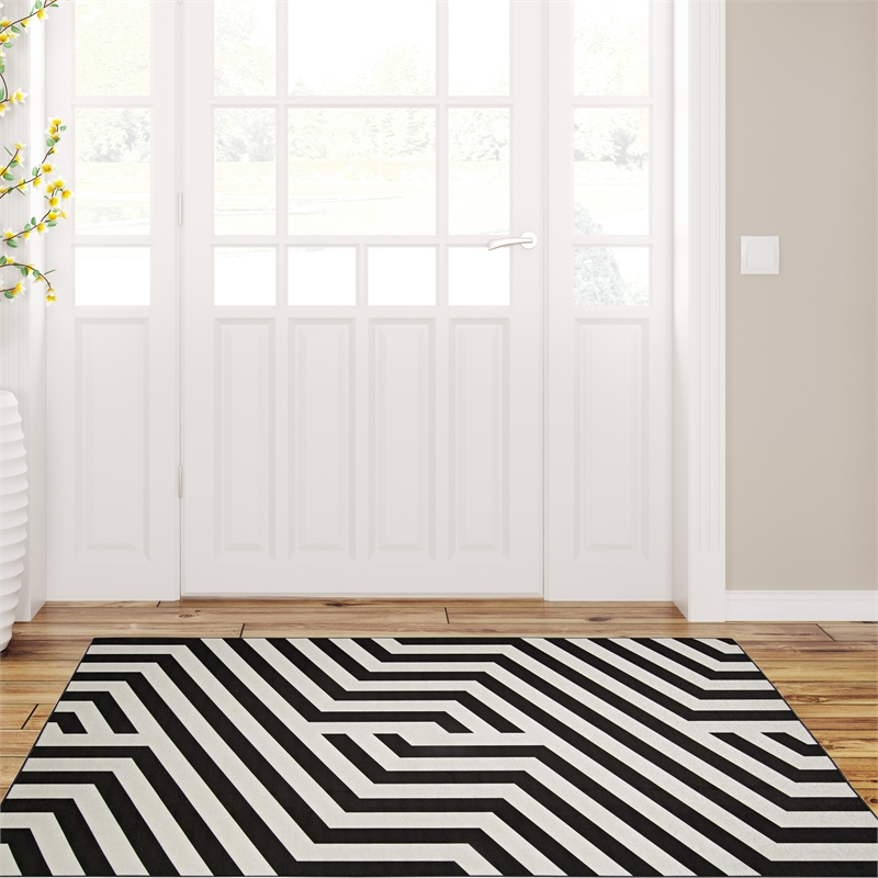 Linon Indoor Outdoor Machine Washable Kona Accent 3'x5' Rug in Ivory and Black