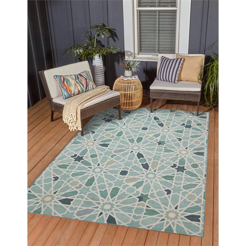 Linon Indoor Outdoor Machine Washable Baffin Area 5'x7' Rug in Green and Ivory