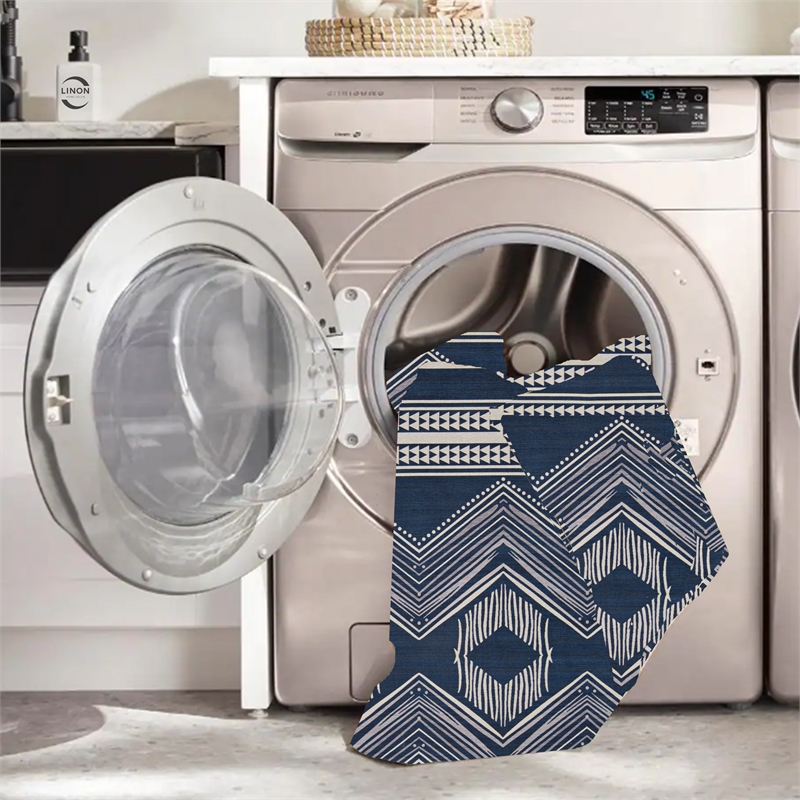 Linon Indoor Outdoor Machine Washable Danton Accent 3'x5' Rug in Navy
