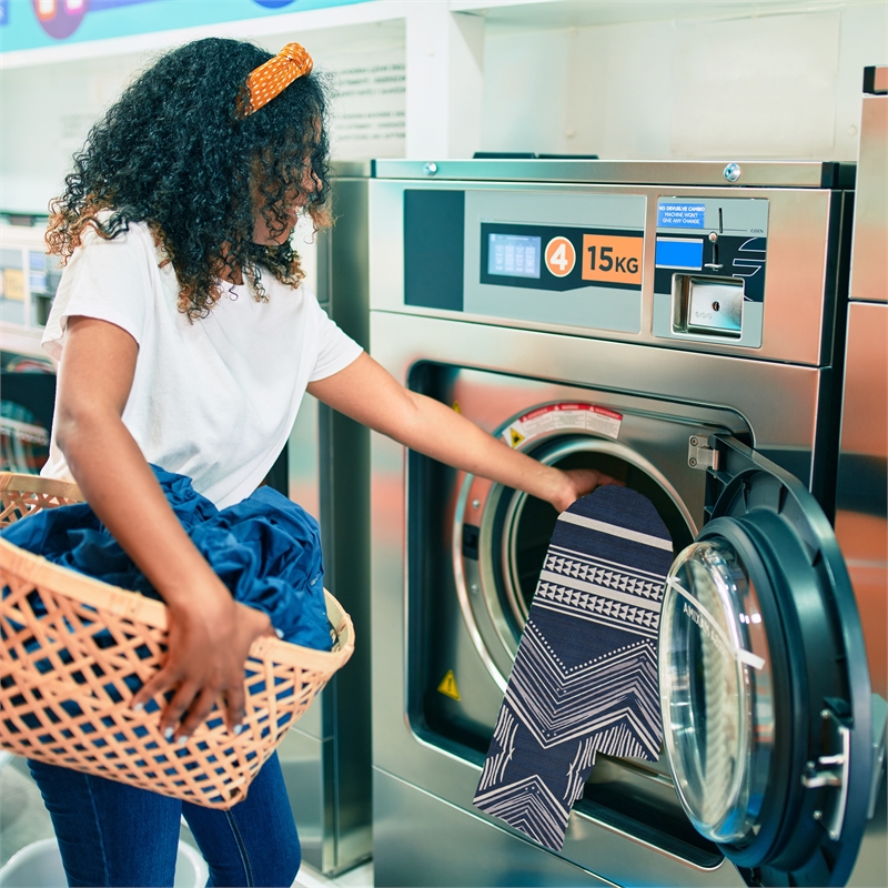 Linon Indoor Outdoor Machine Washable Danton Area 7'x9' Rug in Navy and Ivory