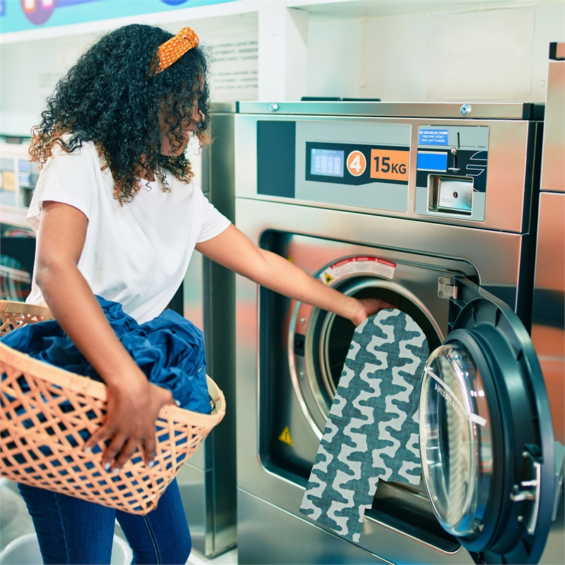 Linon Indoor Outdoor Machine Washable Montane Area 7'x9' Rug in Aqua Blue