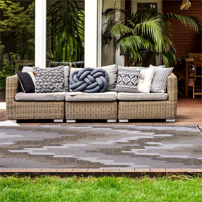 Linon Daylight Indoor Outdoor Connor Polypropylene 6'6