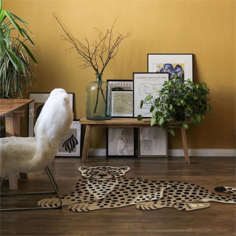 Linon 2' X 3' Jungle Sitting Cheetah Shaped Accent Rug in Gold and Black Wool
