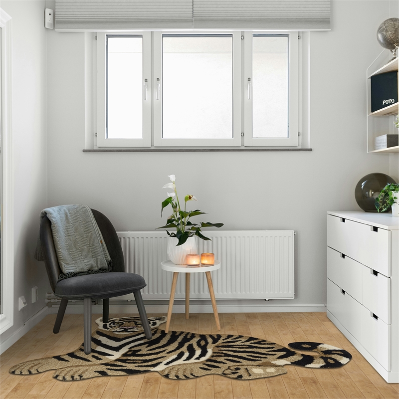 Linon 2' X 3' Jungle Sitting Tiger Shaped Accent Rug in Gold and Black Wool