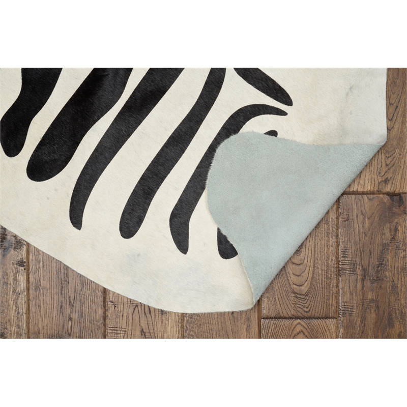 Linon Cowhide Stencil Full Skin in Black