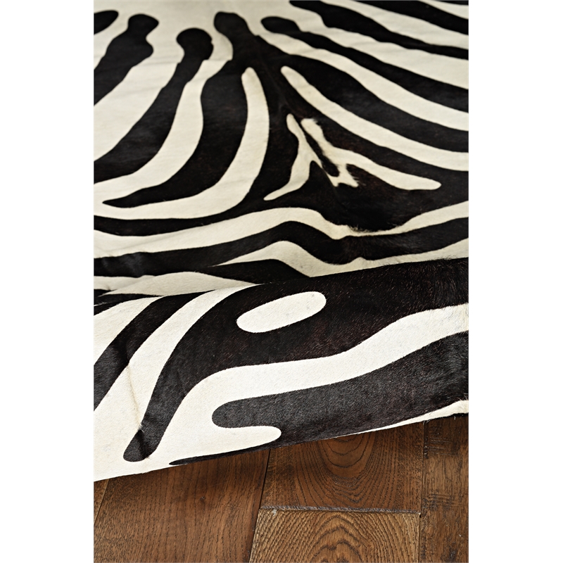 Linon Cowhide Stencil Full Skin in Black