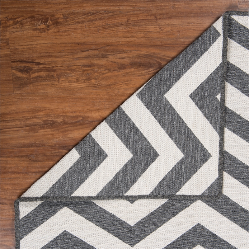 Linon Salonika Chevron Reversible Woven Wool 5'x8' Rug in Gray